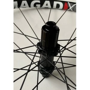 Paire De Roues ROADBORN MAGAD XC Carbone Disque 29p Boost 15/110 & 12/148 5 Paire De Roues ROADBORN MAGAD XC Carbone Disque 29p Boost 15/110 & 12/148 – Image 5